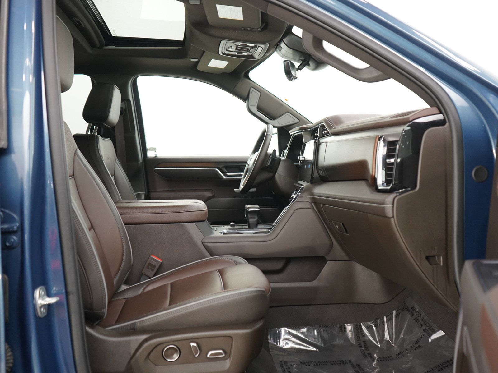 Used 2025 GMC Sierra 1500 Denali w/ Denali Reserve Package AWD/4WD image 11