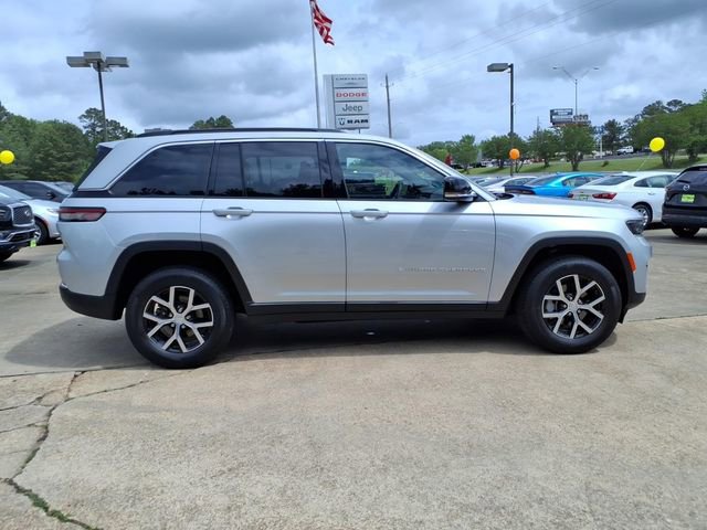 Used 2024 Jeep Grand Cherokee Limited RWD image 2