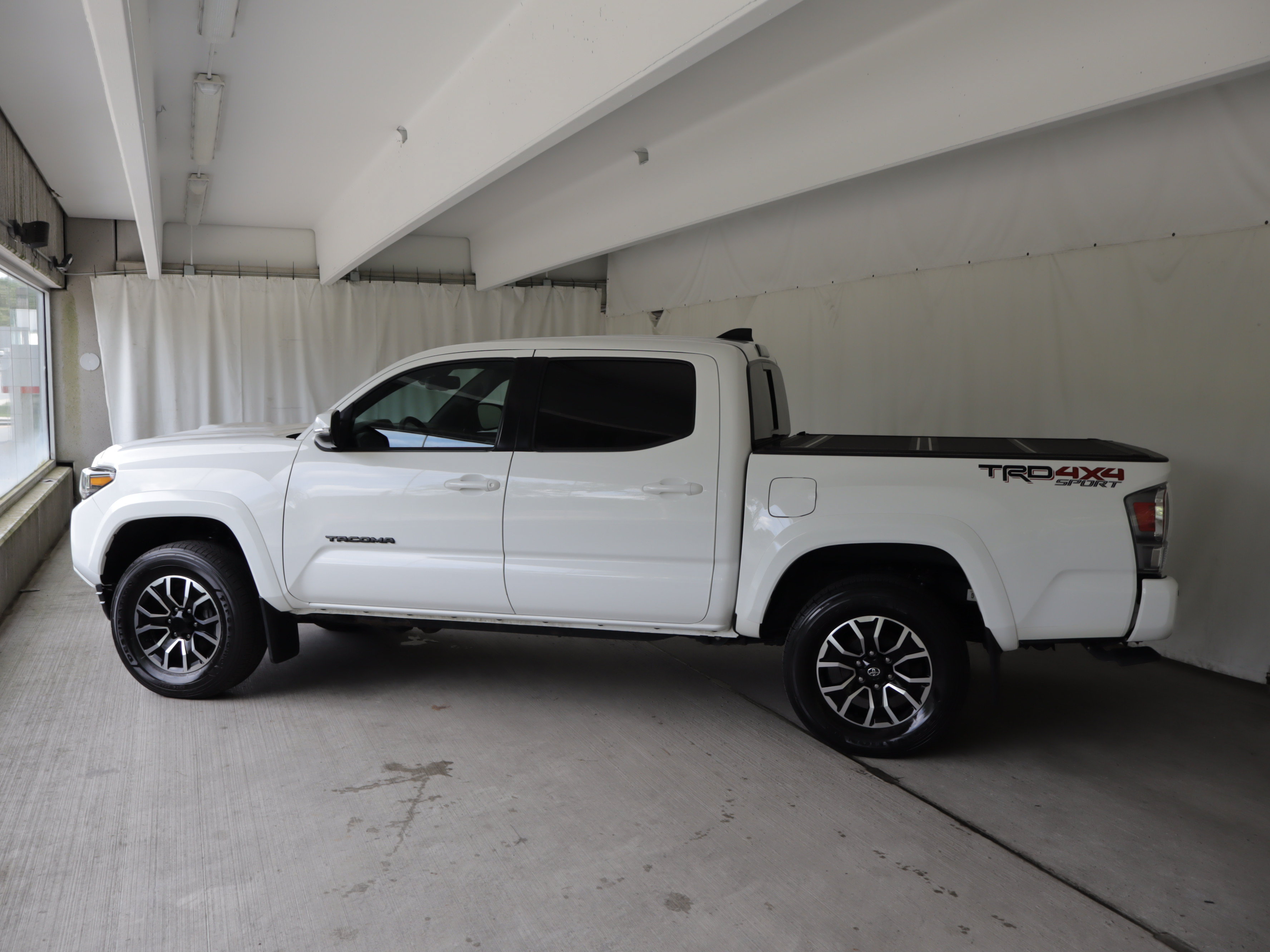Used 2023 Toyota Tacoma TRD Sport w/ Technology Package AWD/4WD image 22
