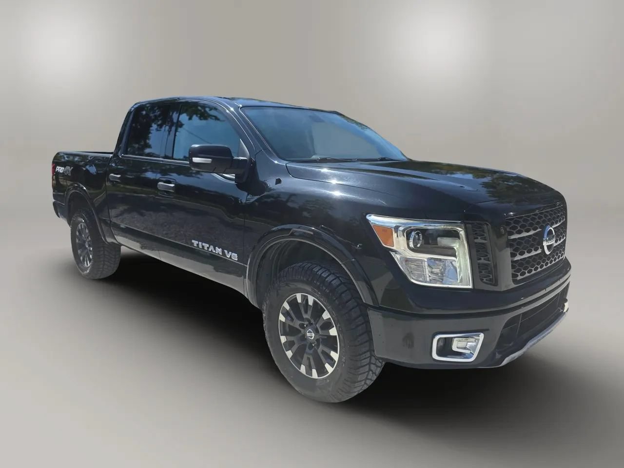 Used 2019 Nissan Titan PRO-4X AWD/4WD image 10