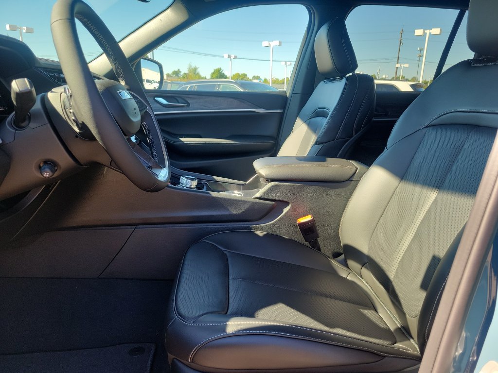 New 2027 Jeep Grand Cherokee Limited AWD/4WD image 12