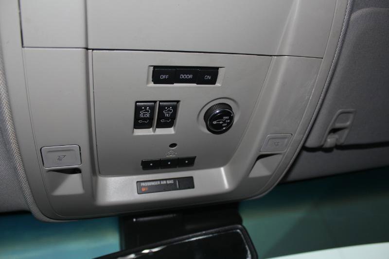 Used 2017 Chevrolet Suburban LT RWD image 40