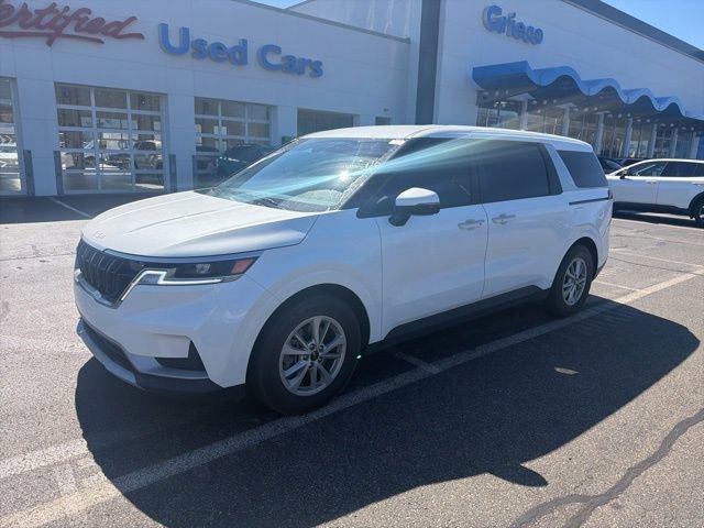 Used 2024 Kia Carnival LX image 2