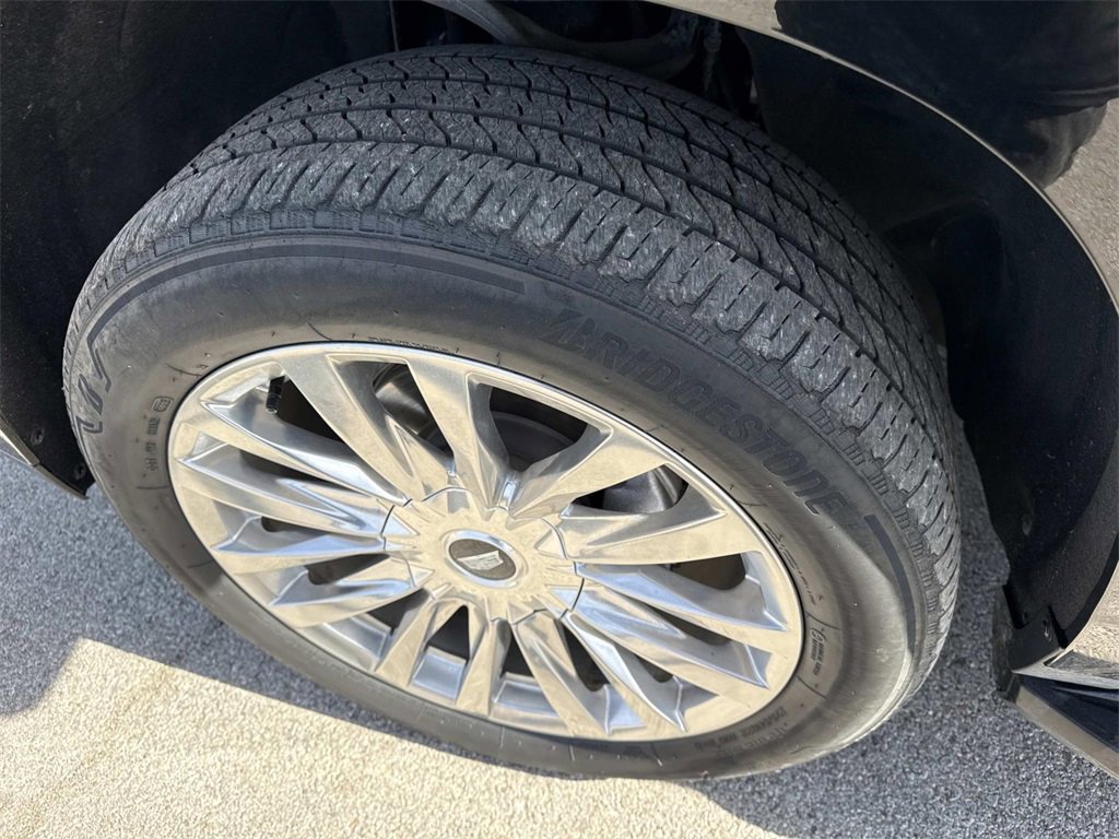 Used 2023 Cadillac Escalade Premium Luxury image 38