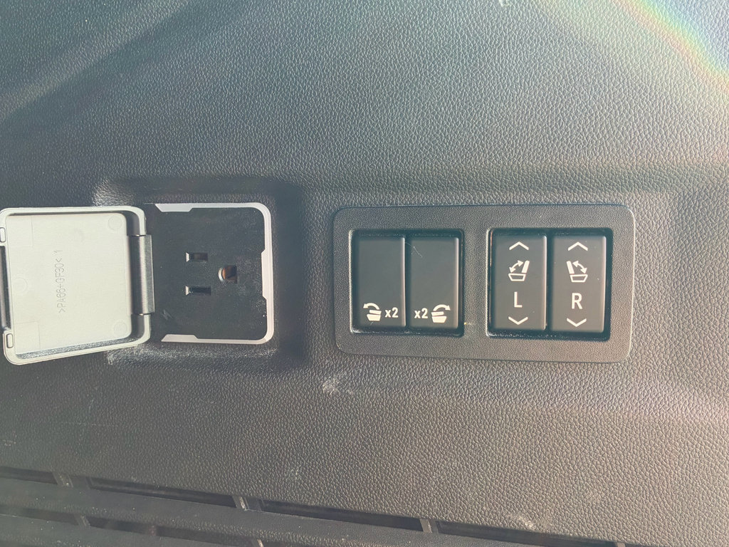 Used 2021 Chevrolet Tahoe Z71 w/ Z71 Off-Road Package image 27