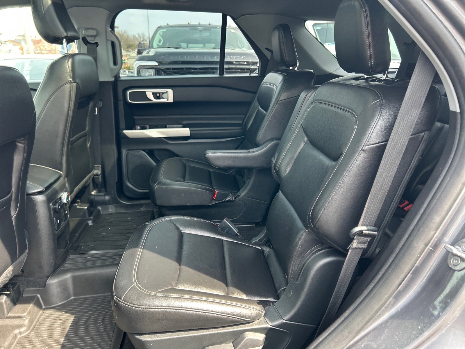 Certified 2021 Ford Explorer XLT w/ Equipment Group 202A AWD/4WD image 11