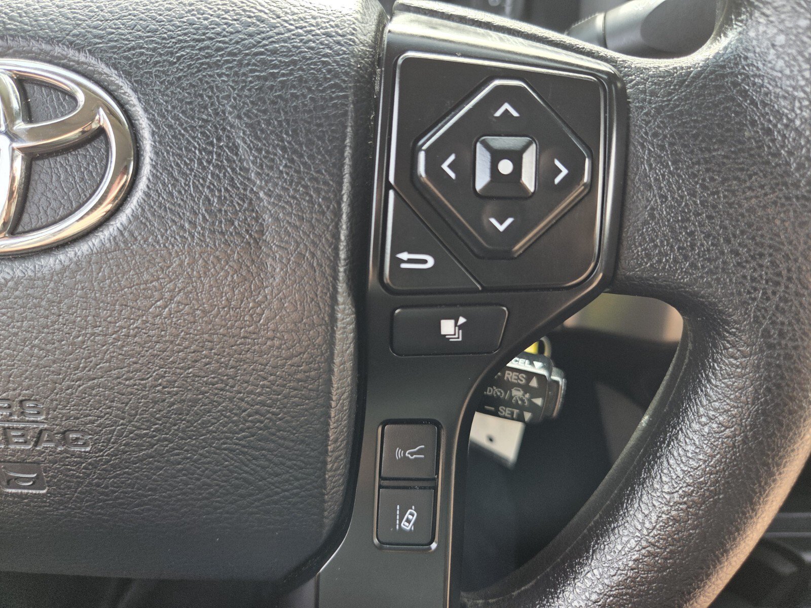 Used 2023 Toyota Tacoma SR AWD/4WD image 25