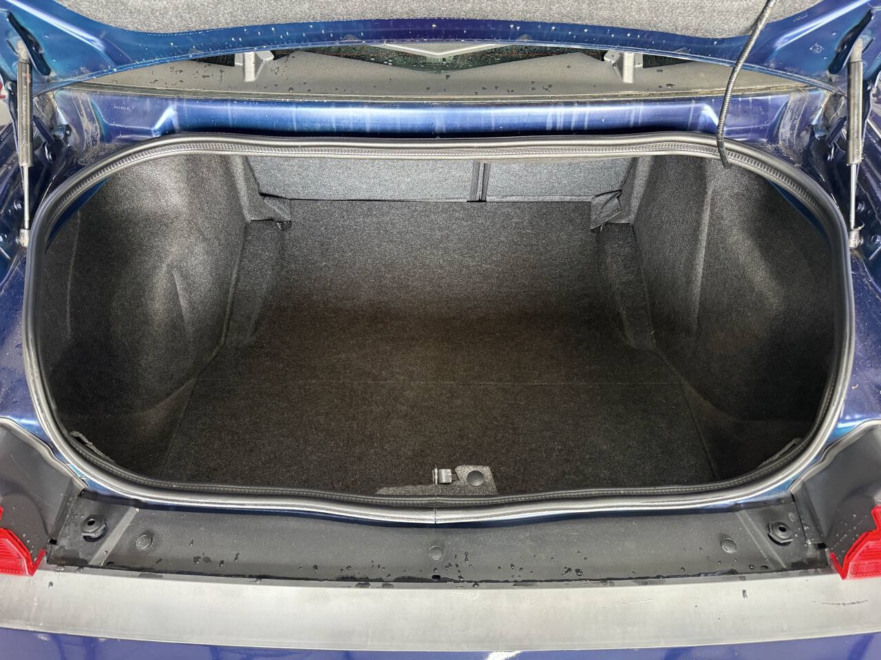 Used 2014 Dodge Challenger SXT RWD image 10