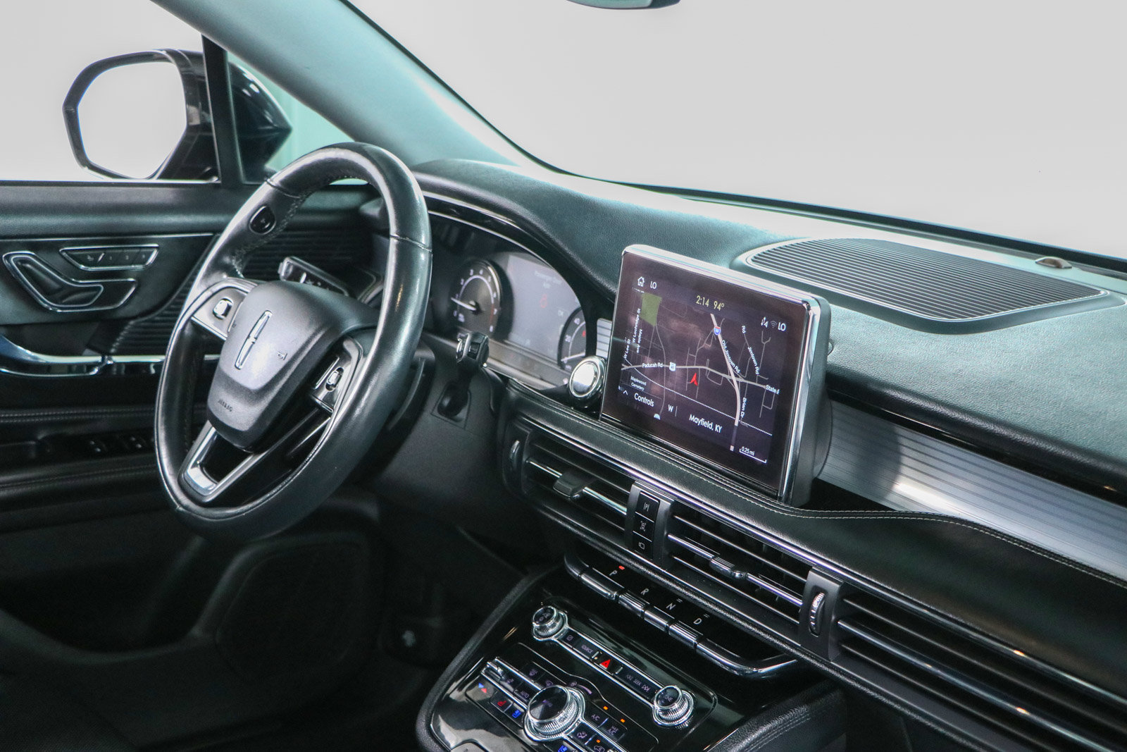 Used 2021 Lincoln Corsair AWD w/ Premium Package image 26