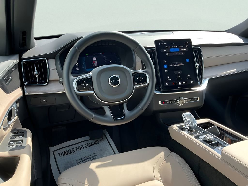 Used 2025 Volvo XC90 B6 Plus image 28