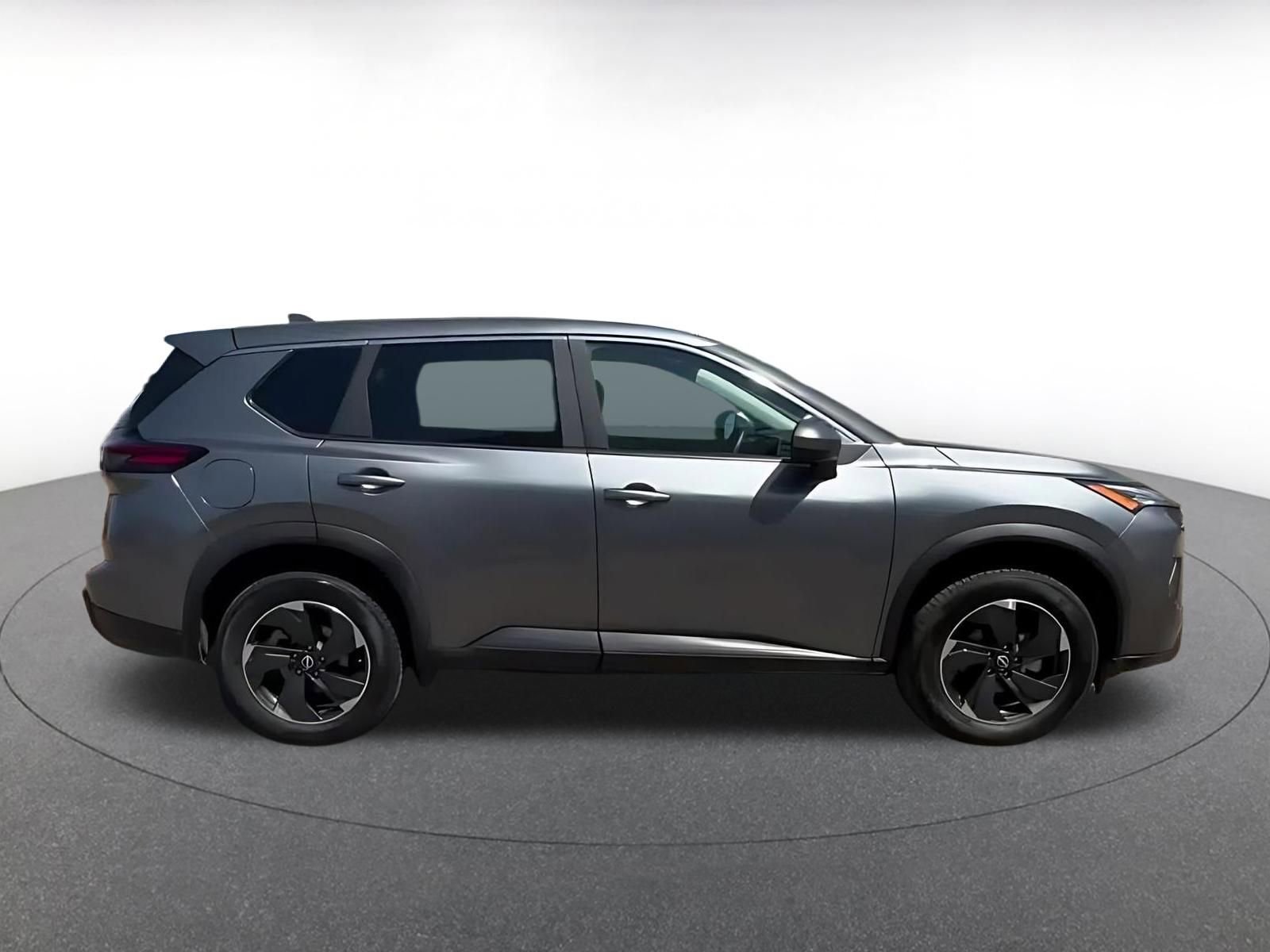 Used 2025 Nissan Rogue SV FWD image 16