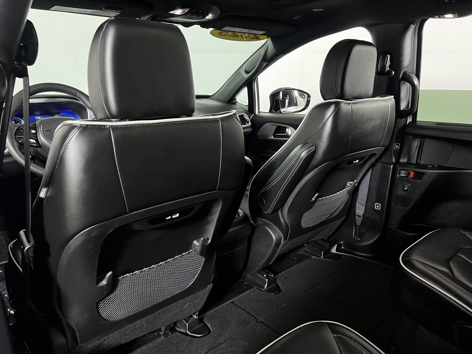 Used 2025 Chrysler Pacifica Limited FWD image 25