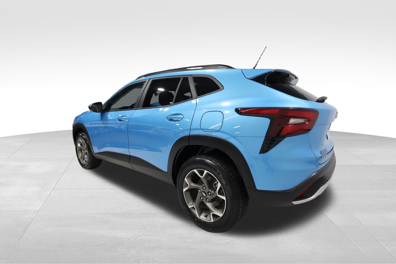 Certified 2025 Chevrolet Trax LT image 2