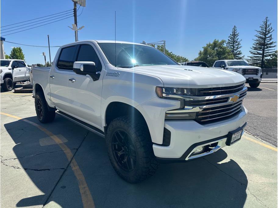 Used 2019 Chevrolet Silverado 1500 High Country w/ Technology Package AWD/4WD image 4