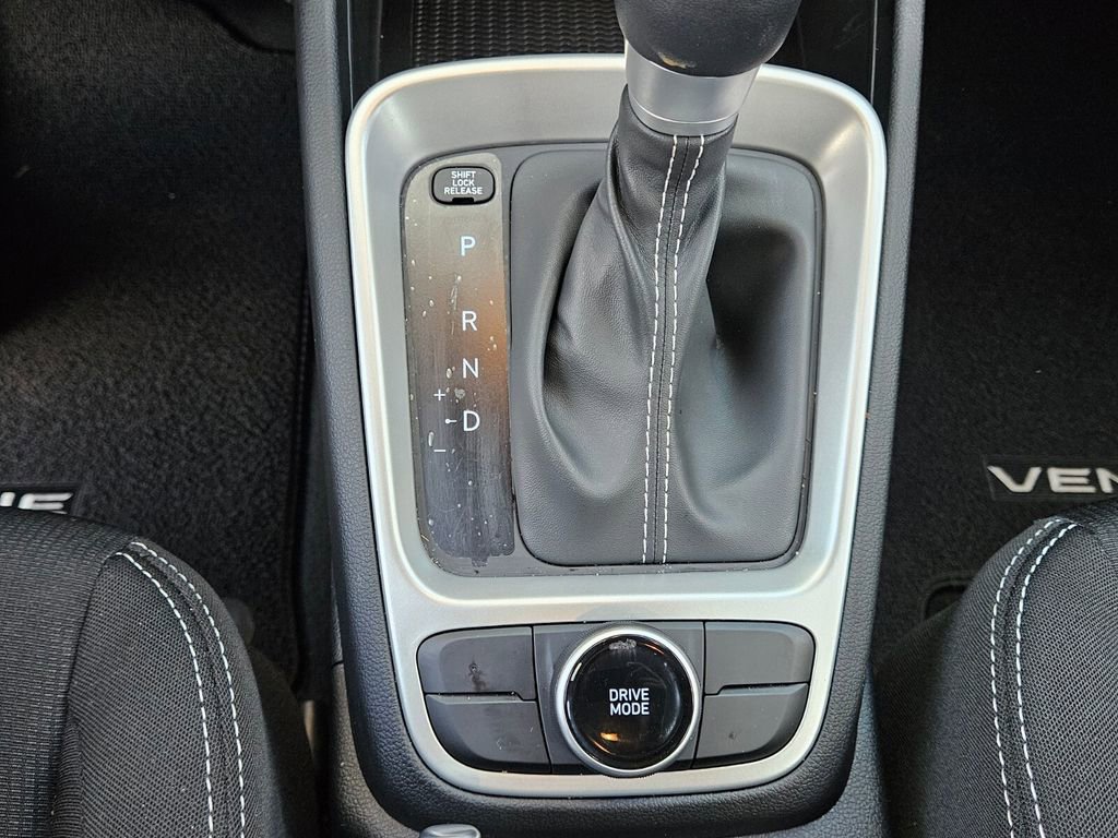 Used 2025 Hyundai Venue SEL image 18