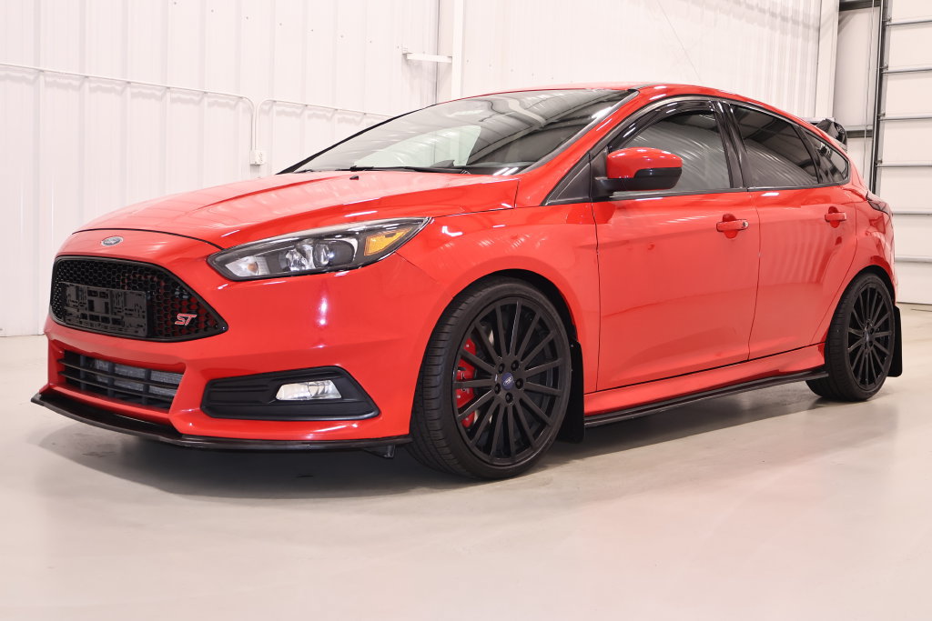 Used 2015 Ford Focus ST w/ Equipment Group 401A FWD image 4