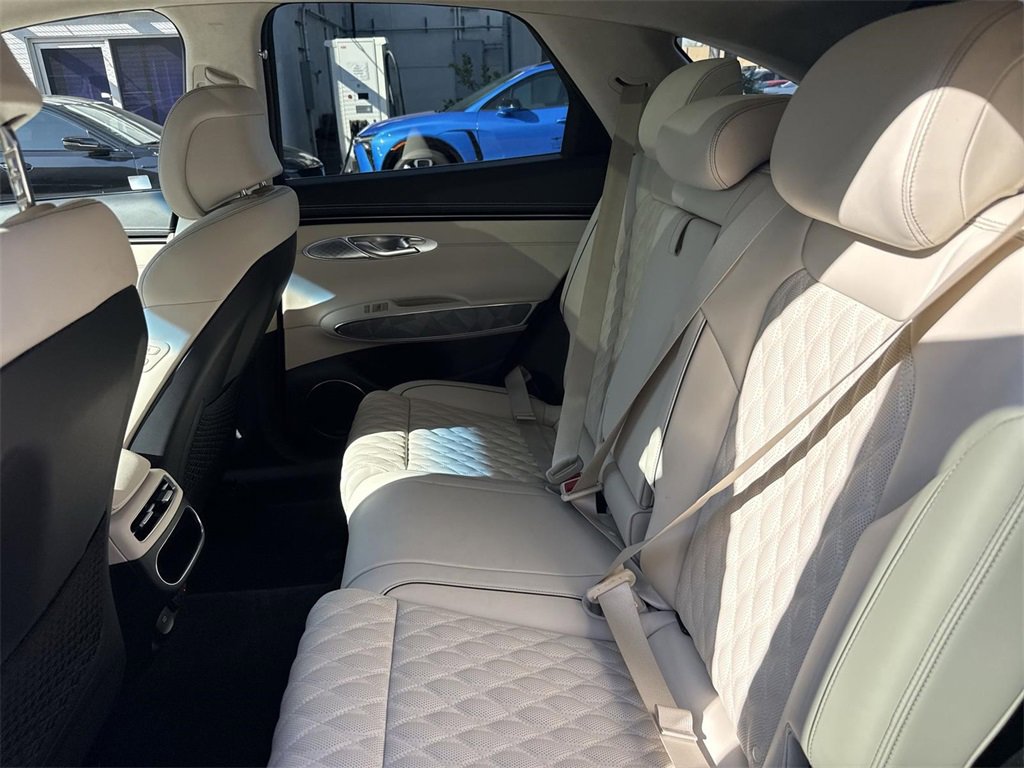 Used 2025 Genesis GV70 3.5T Sport w/ Sport Advanced Package image 24