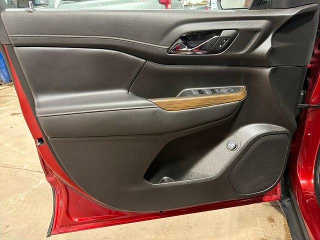 Used 2023 GMC Acadia SLE w/ Driver Convenience Package image 14