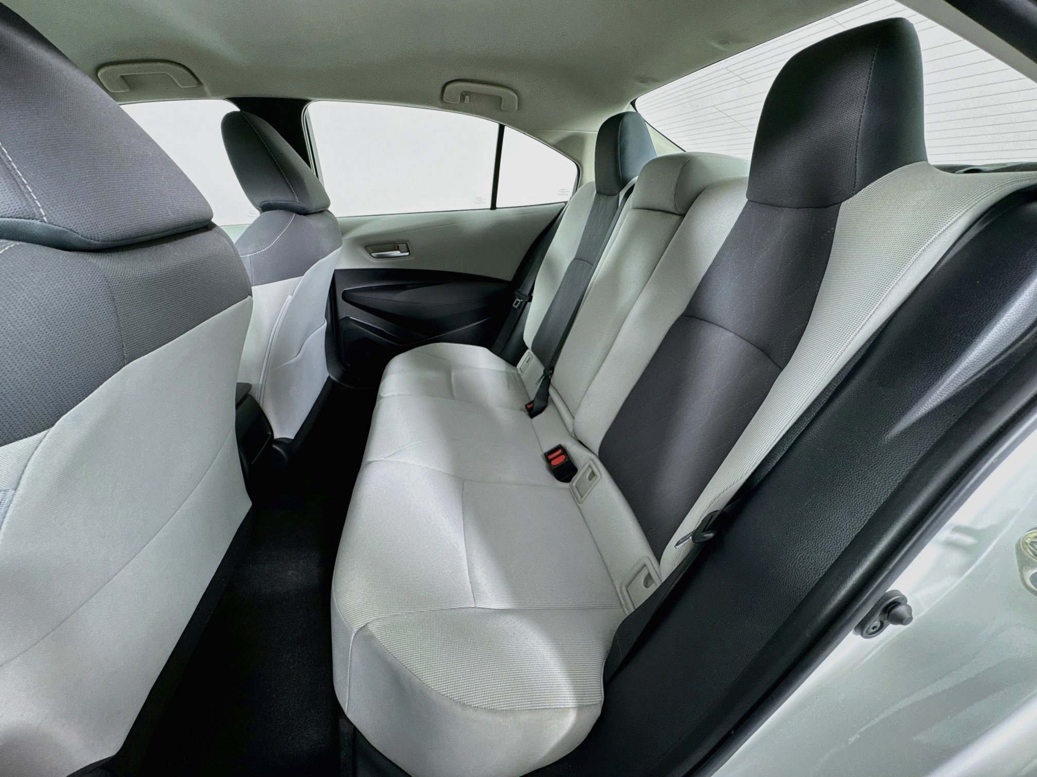 Used 2020 Toyota Corolla LE FWD image 22