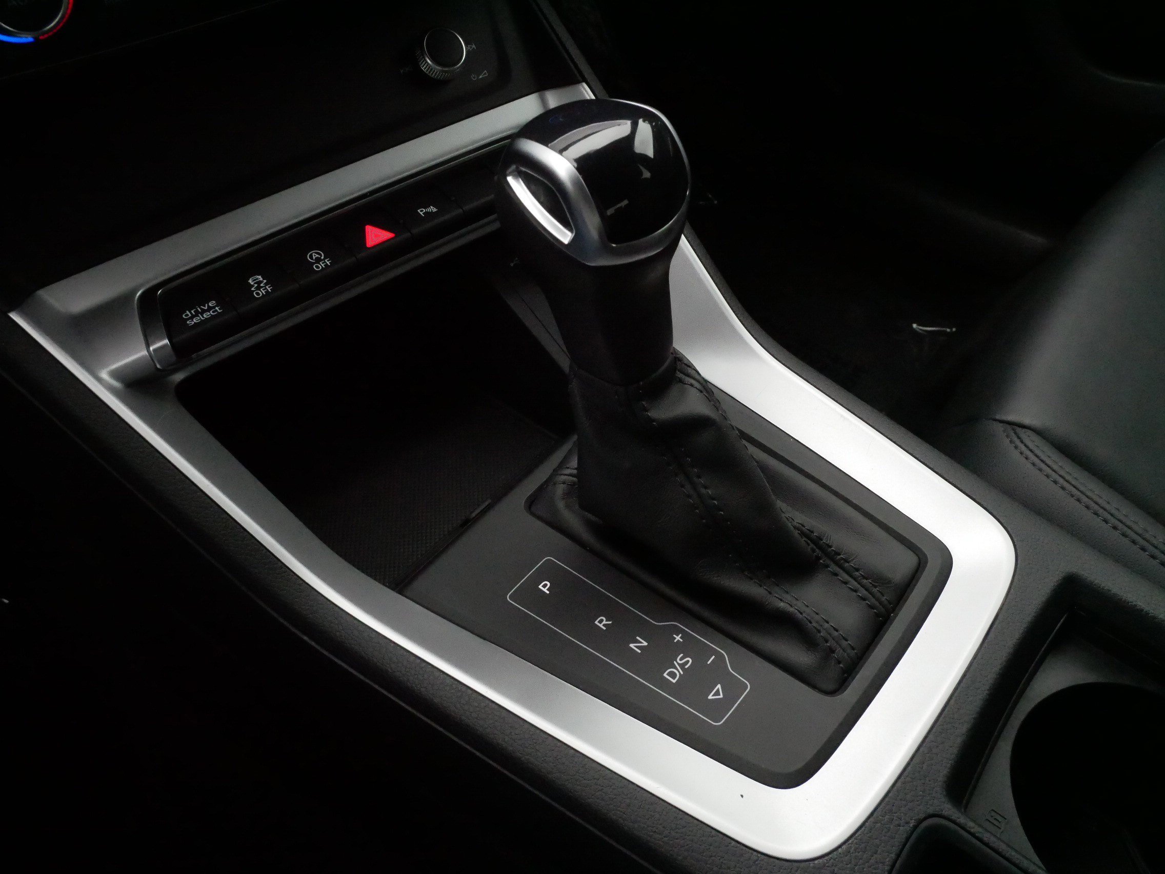 Used 2025 Audi Q3 2.0T Premium image 24