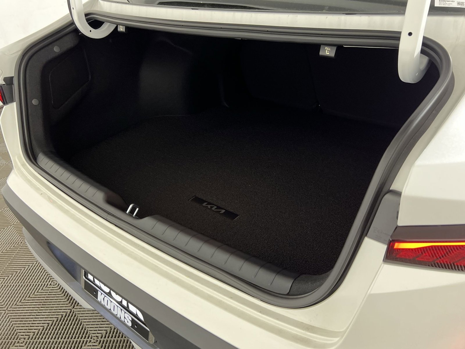 New 2025 Kia K4 LXS image 24