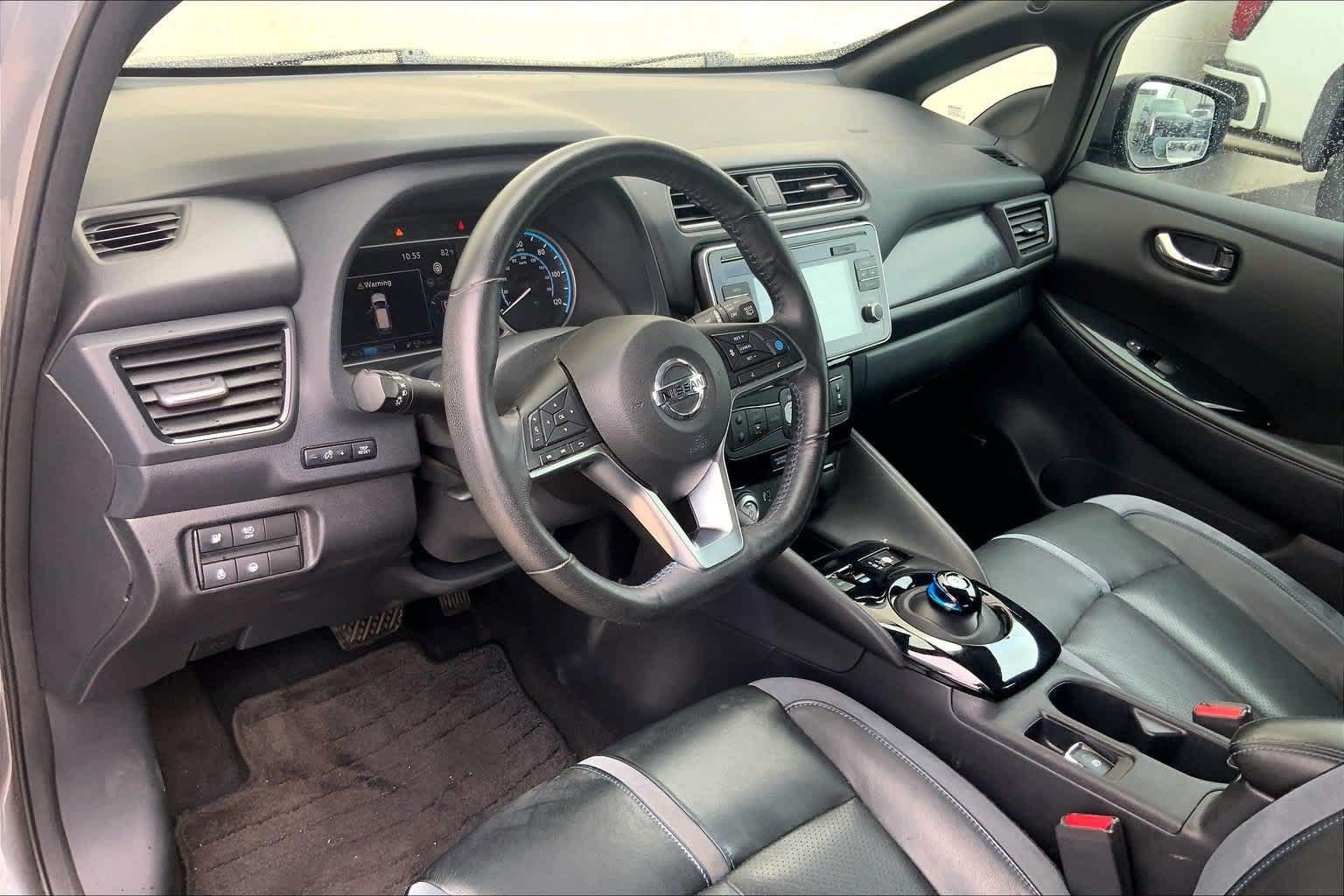 Used 2018 Nissan Leaf SL w/ SL Technology Package FWD image 2