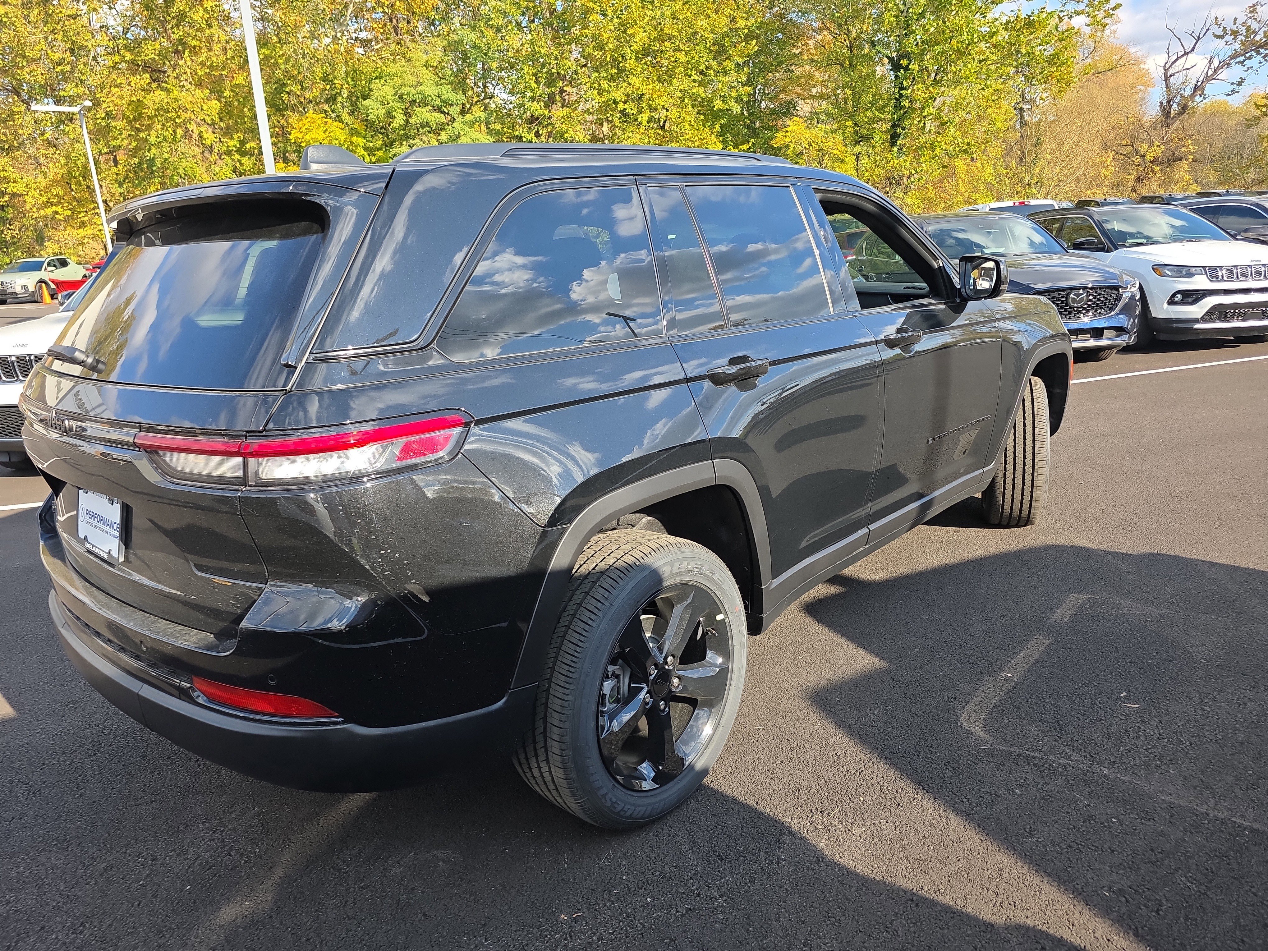 New 2025 Jeep Grand Cherokee Altitude w/ Trailer Tow Package image 23