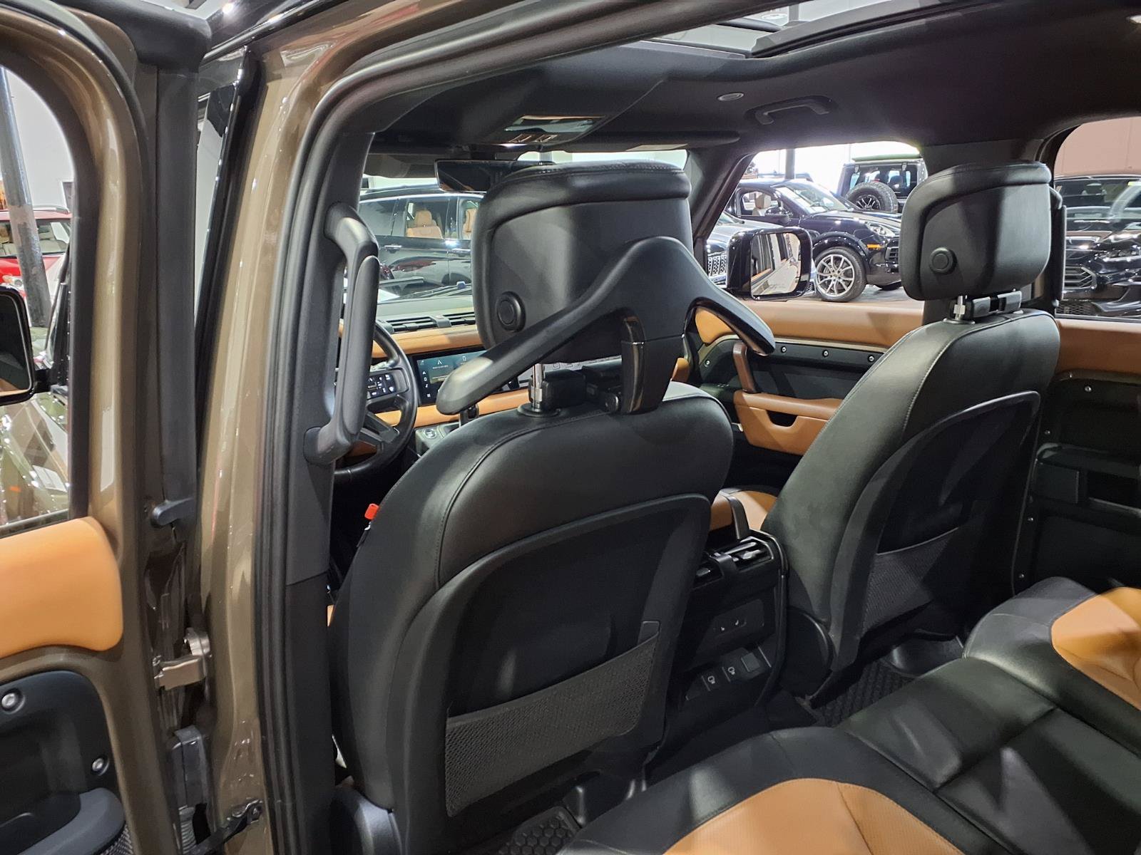 Used 2024 Land Rover Defender 110 X-Dynamic SE AWD/4WD image 32