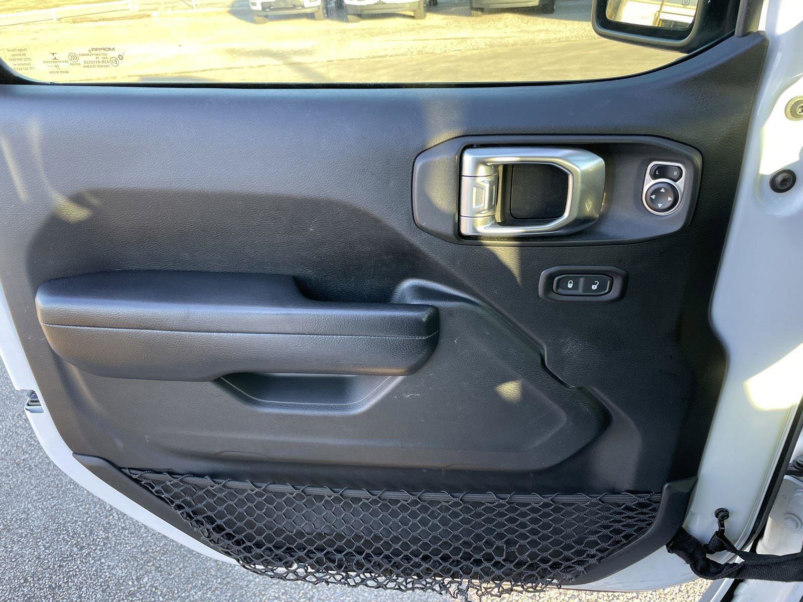 Used 2018 Jeep Wrangler Unlimited Sport S image 29