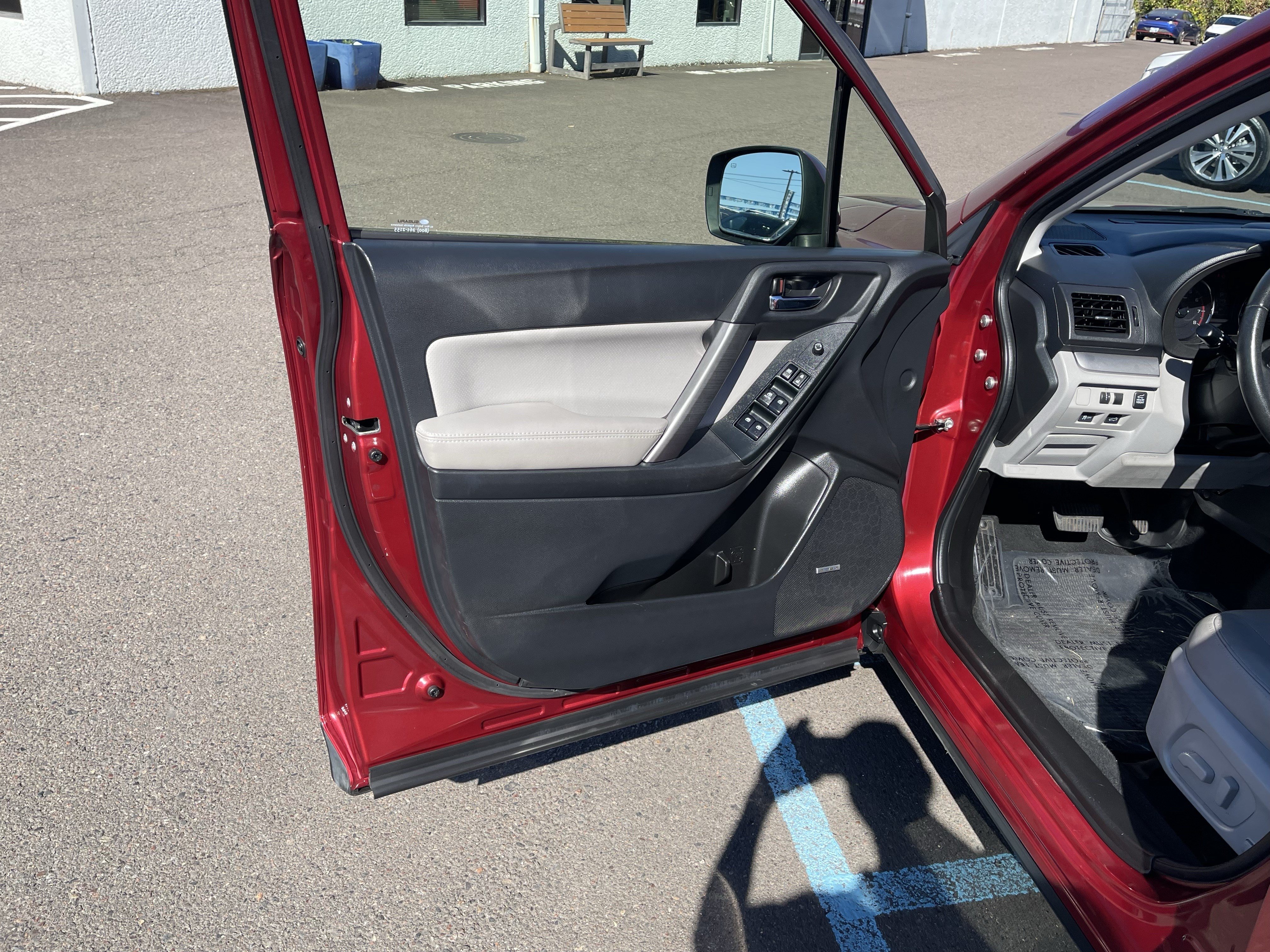 Used 2014 Subaru Forester 2.5i Touring AWD/4WD image 17