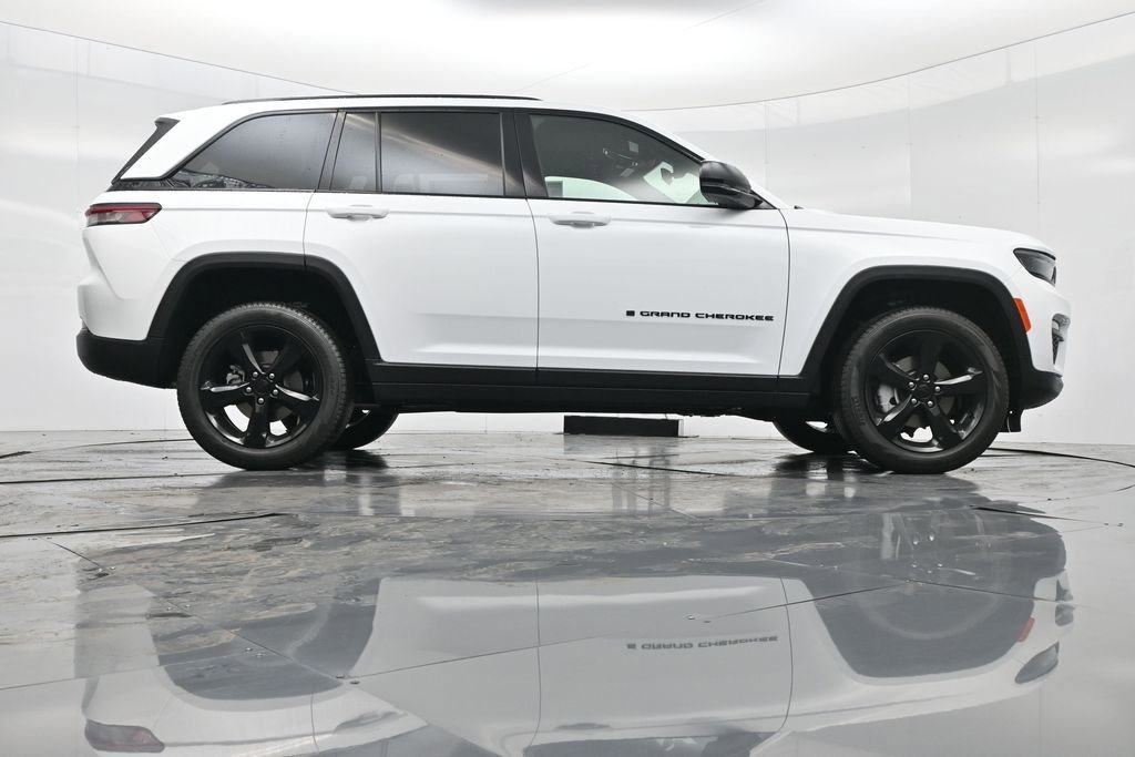 New 2025 Jeep Grand Cherokee Limited w/ Black Appearance Package image 53