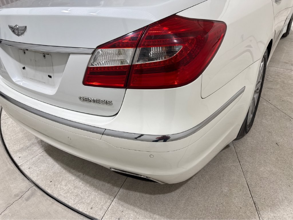 Used 2012 Hyundai Genesis 3.8 w/ Premium Pkg RWD image 20