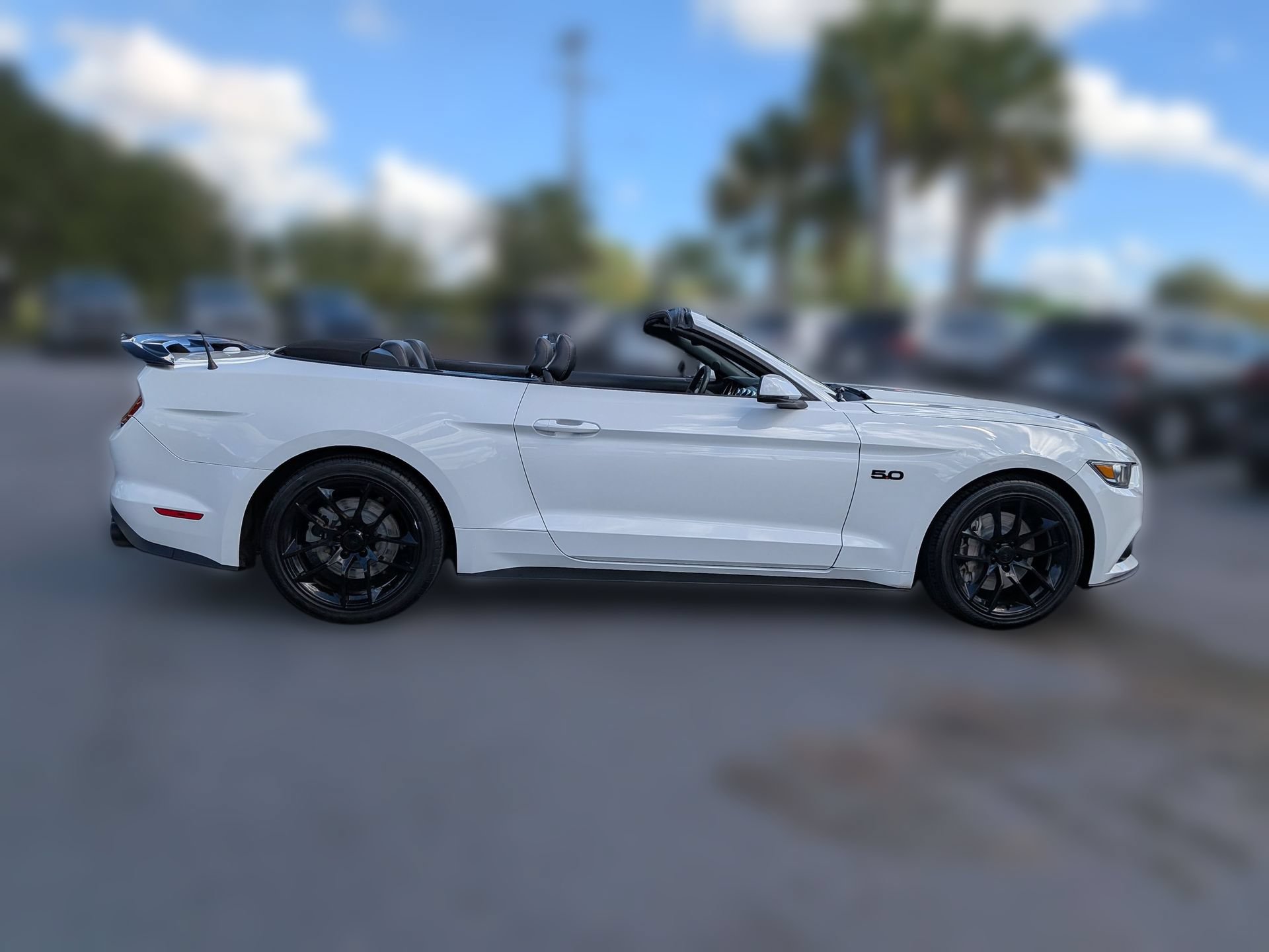 Used 2017 Ford Mustang GT Premium RWD image 3