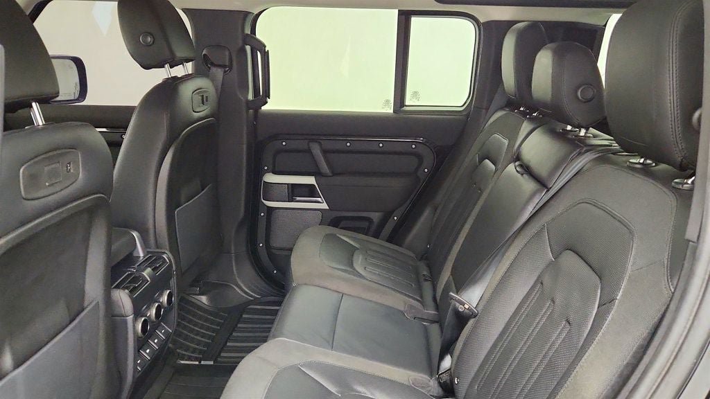 Used 2020 Land Rover Defender 110 SE AWD/4WD image 21