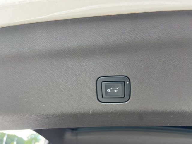 Used 2021 GMC Yukon XL Denali w/ Denali Premium Package image 7