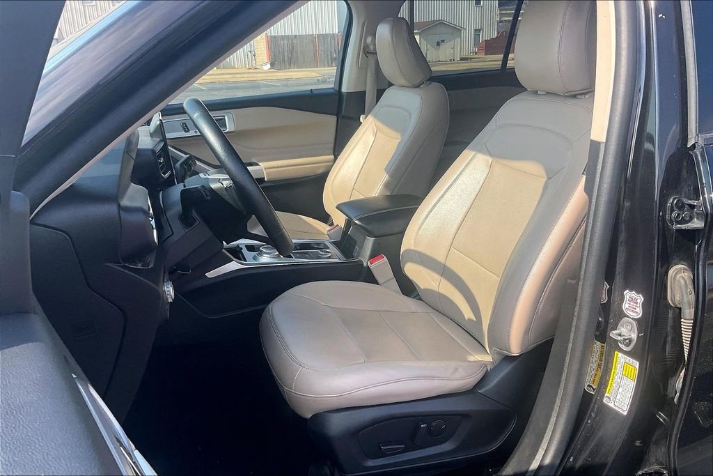Used 2023 Ford Explorer Limited image 7