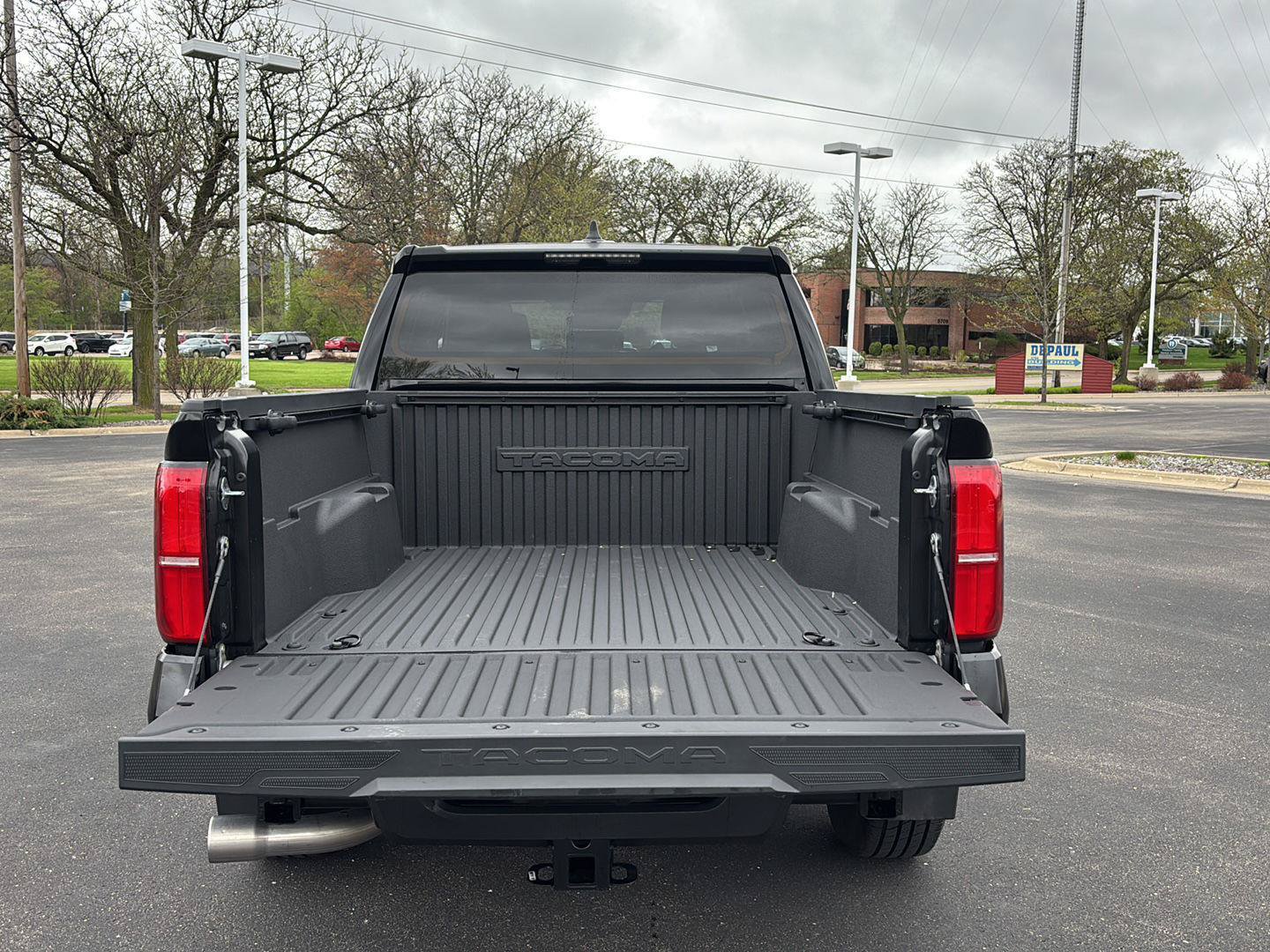 Used 2024 Toyota Tacoma SR5 AWD/4WD image 6