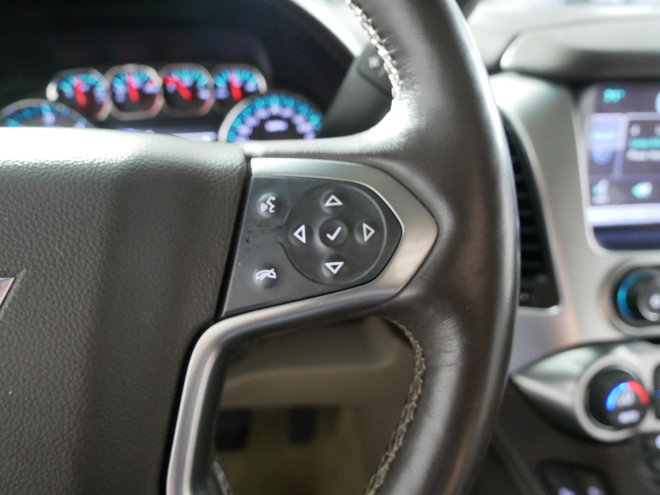 Used 2015 Chevrolet Tahoe LT AWD/4WD image 28