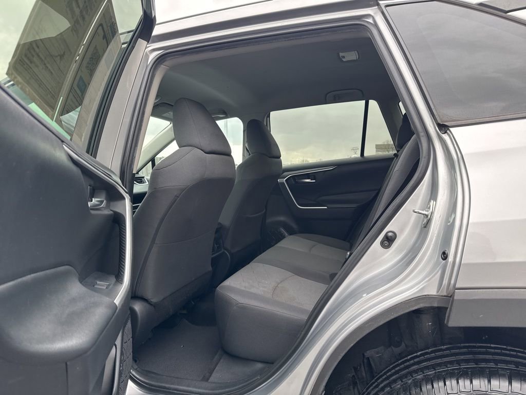 Used 2020 Toyota RAV4 XLE image 33