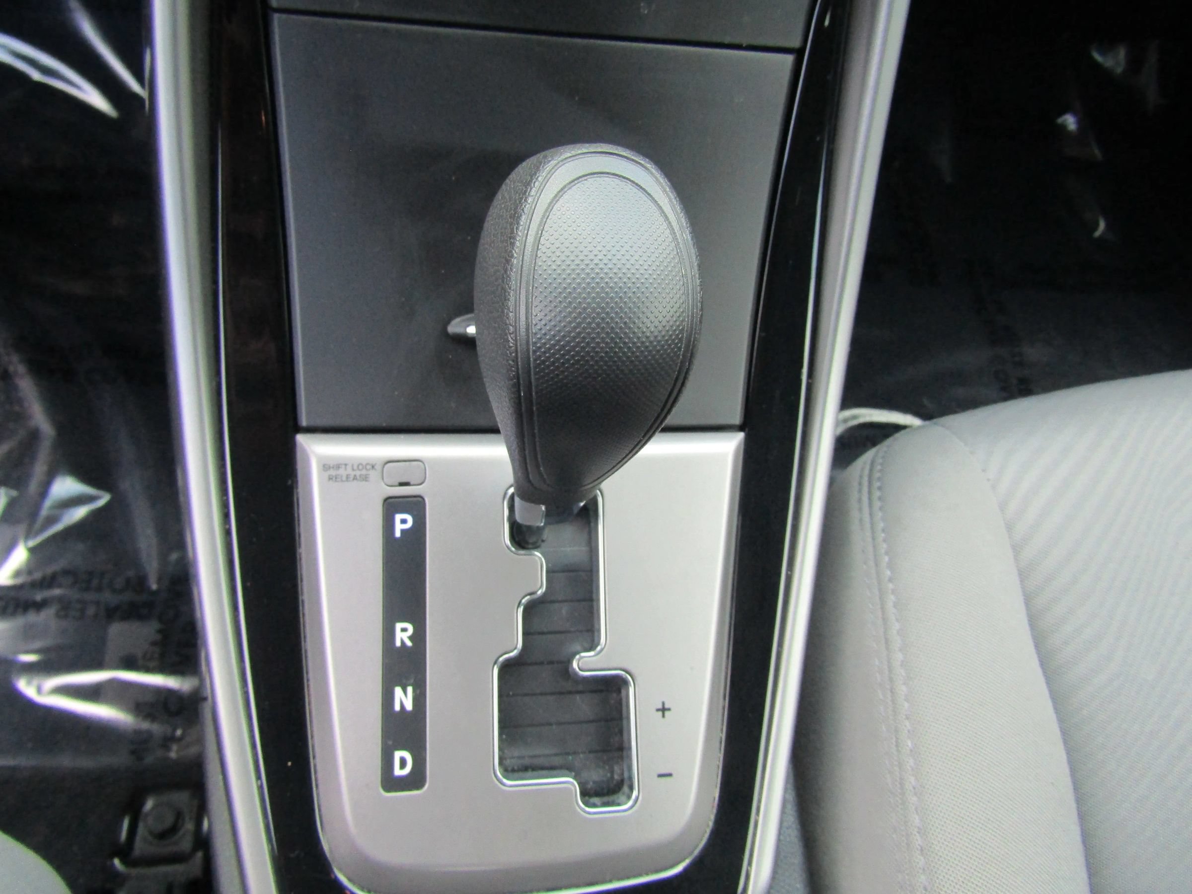 Used 2013 Hyundai Elantra GLS FWD image 24