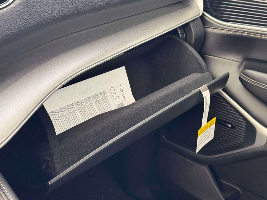 New 2026 Jeep Grand Wagoneer Limited w/ HD Trailer Tow Package image 24