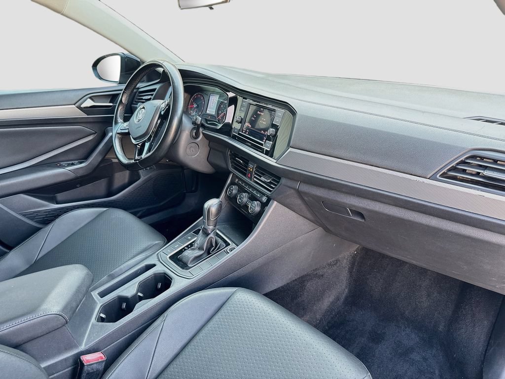 Used 2019 Volkswagen Jetta SE w/ Cold Weather Package FWD image 28