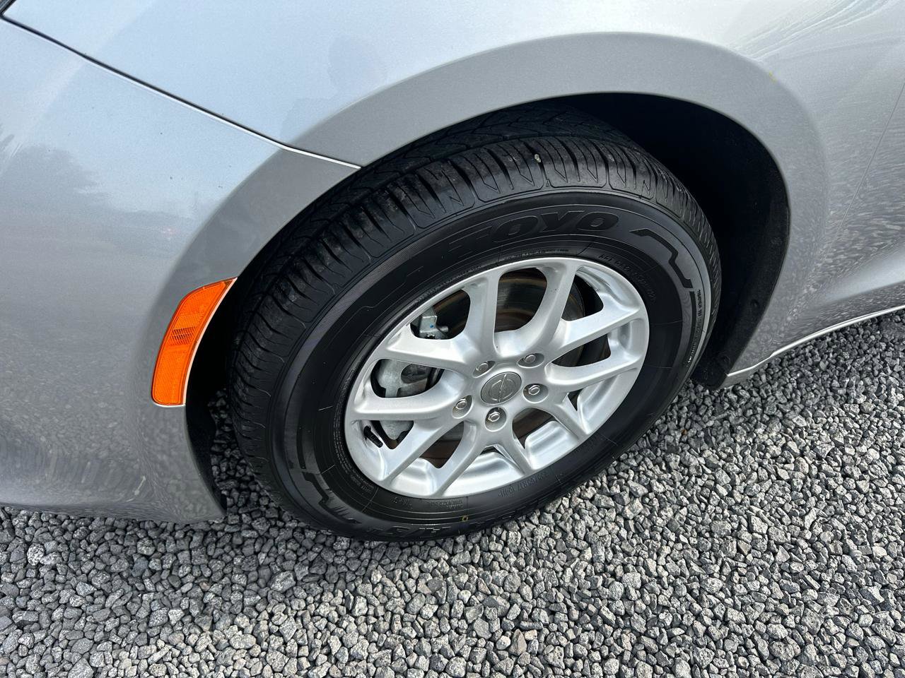 Used 2020 Chrysler Voyager Lxi FWD image 3
