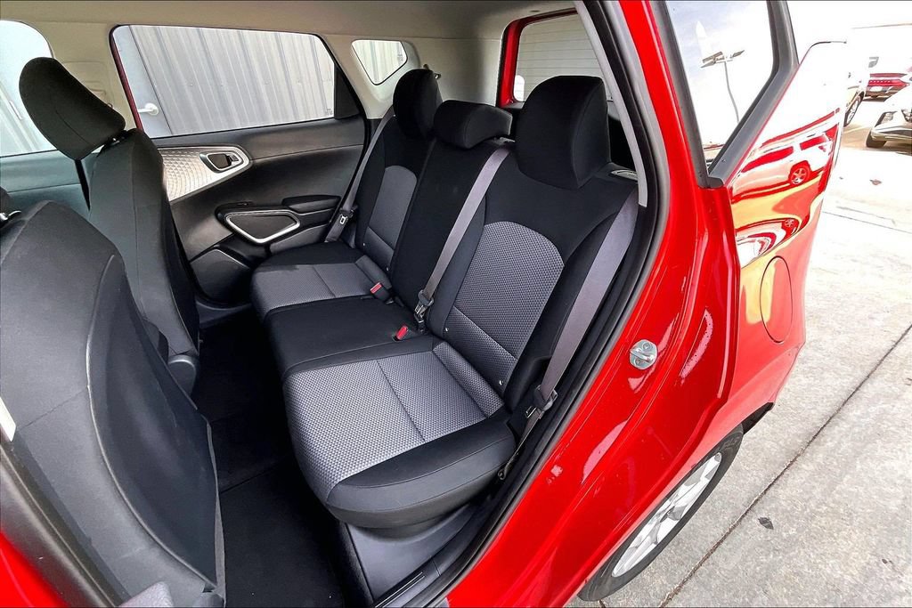 Used 2024 Kia Soul LX w/ Option Group 015 FWD image 25