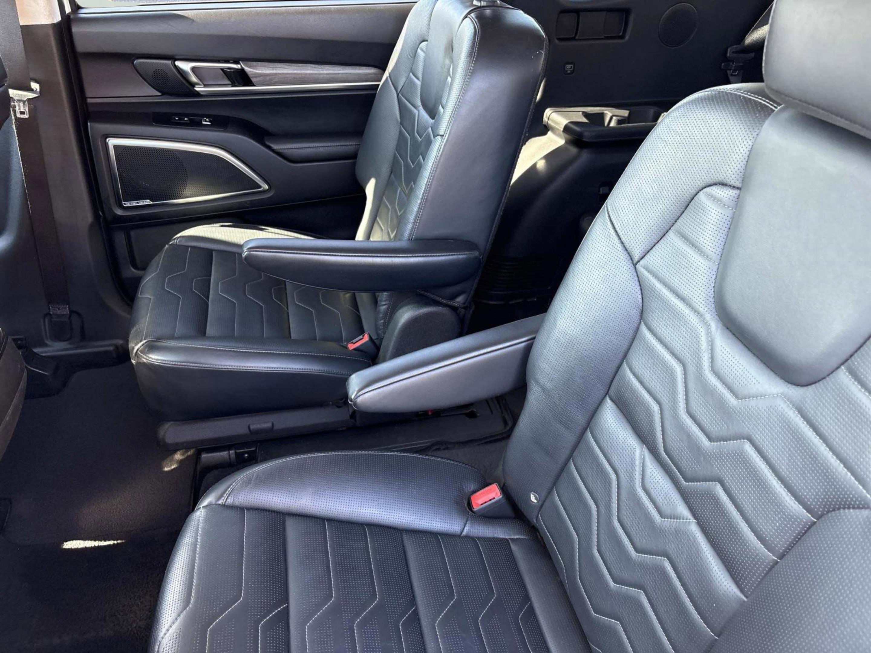 Used 2022 Kia Telluride SX w/ SX Prestige Package image 18