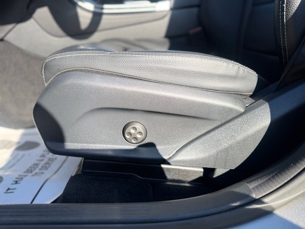 Used 2020 Mercedes-Benz GLC 350e 4MATIC image 19