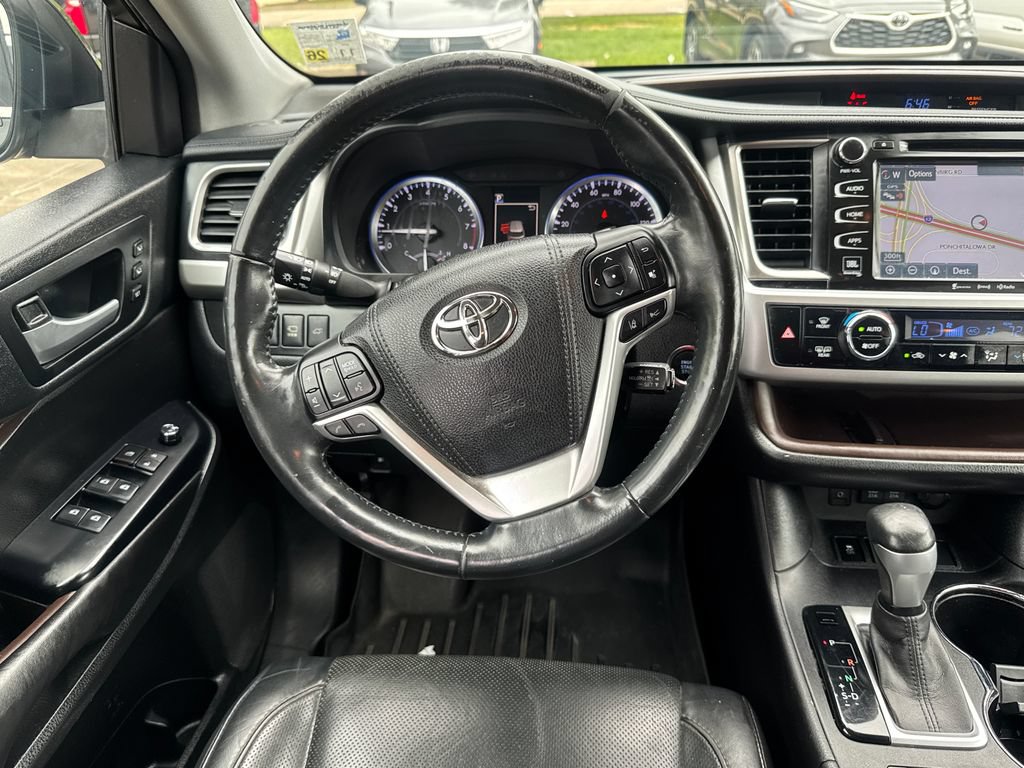 Certified 2017 Toyota Highlander Limited Platinum FWD image 16