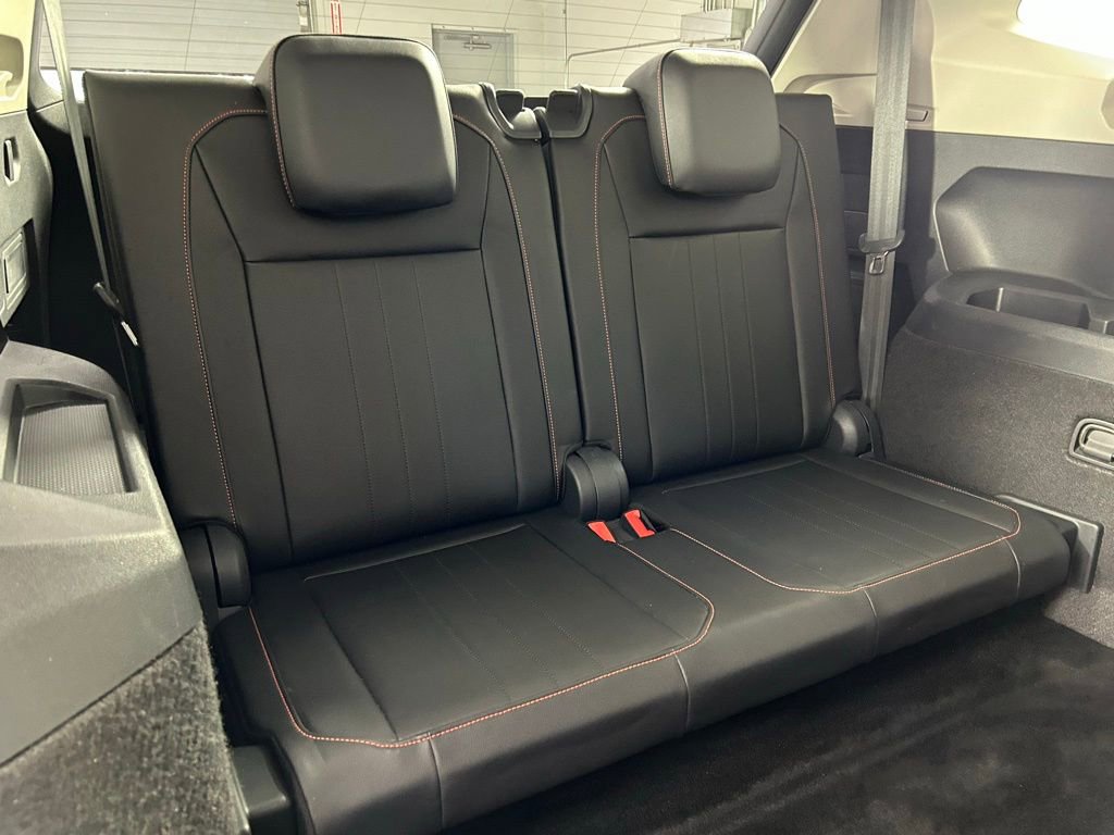 Used 2024 Volkswagen Tiguan Wolfsburg Edition FWD image 13
