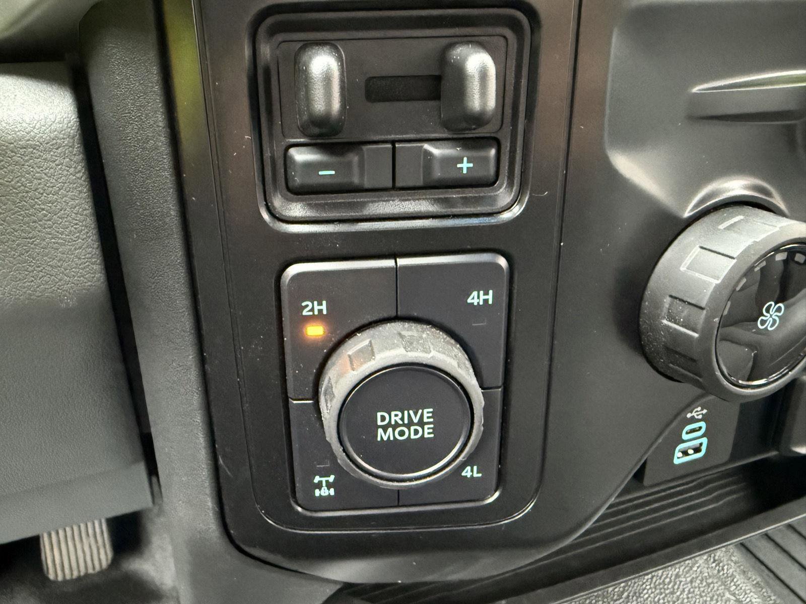 Used 2025 Ford F250 XL w/ XL Chrome Package image 25