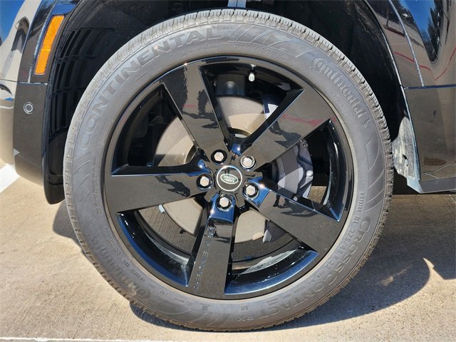 Used 2025 Land Rover Defender 130 X-Dynamic SE image 10